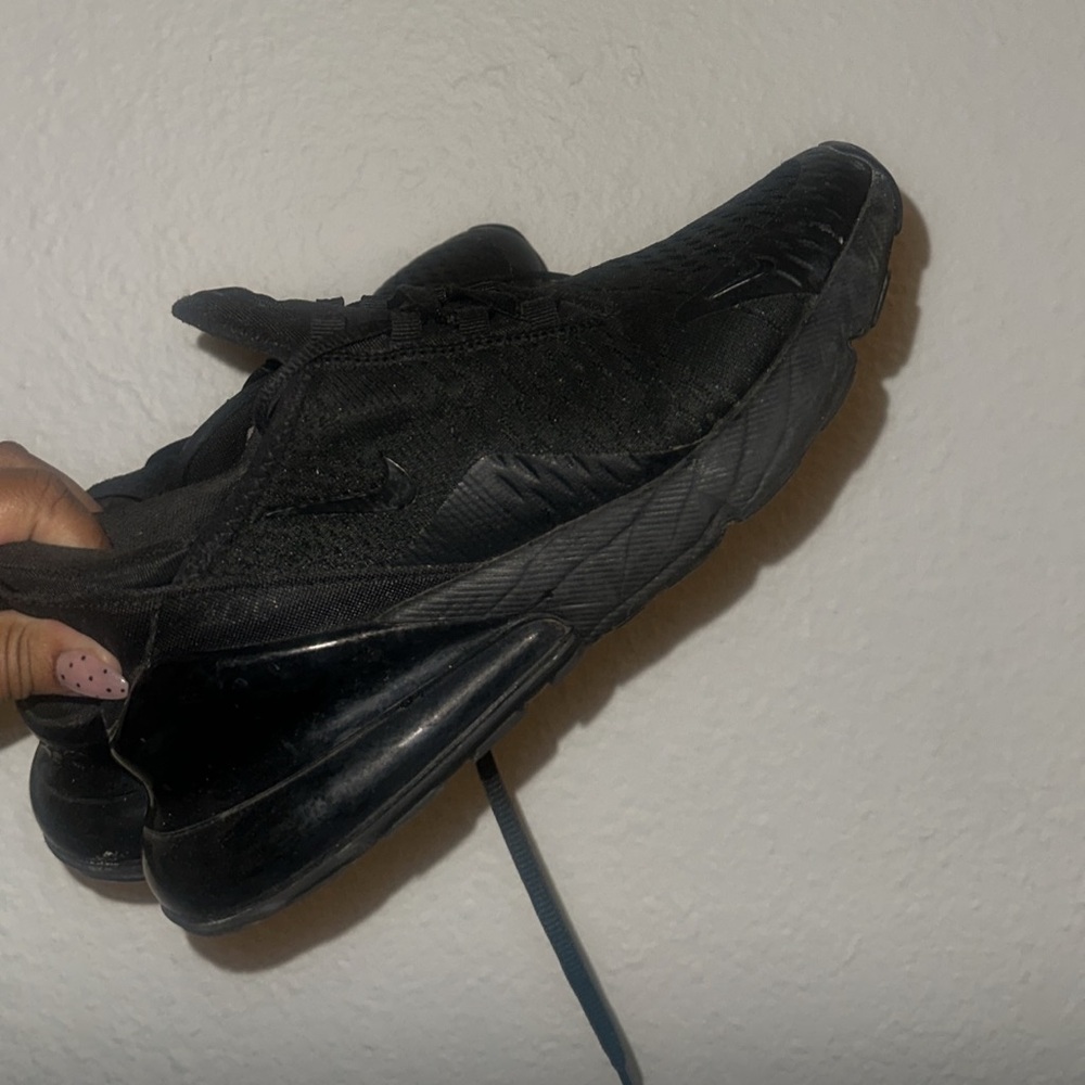 Youth Black Athletic Shoes Nike 270